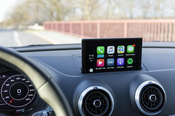 Upgrade your uk car: the ultimate handbook for revolutionizing your driving experience with cutting-edge infotainment technology!